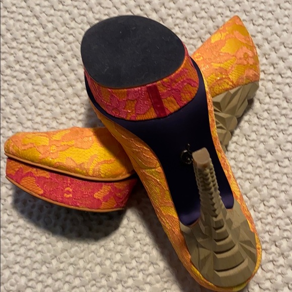 Heels - Picture 2 of 3